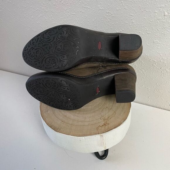 EUC Pre-Loved Clarks Womens Leather Heeled Booties Size 7 - Picture 6 of 7